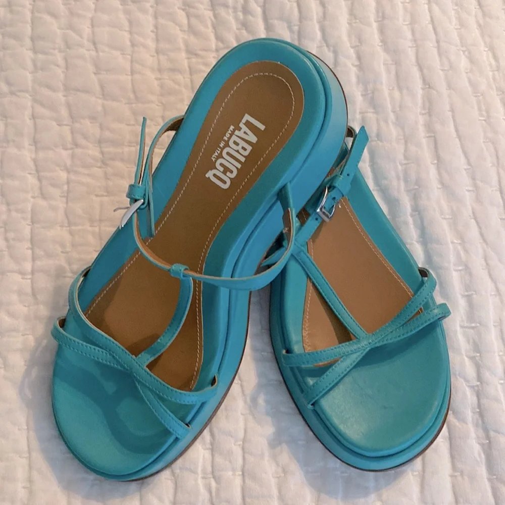 LABUCQ TURQUOISE PLATFORM SANDALS  Size 36 some scratches see pics‎